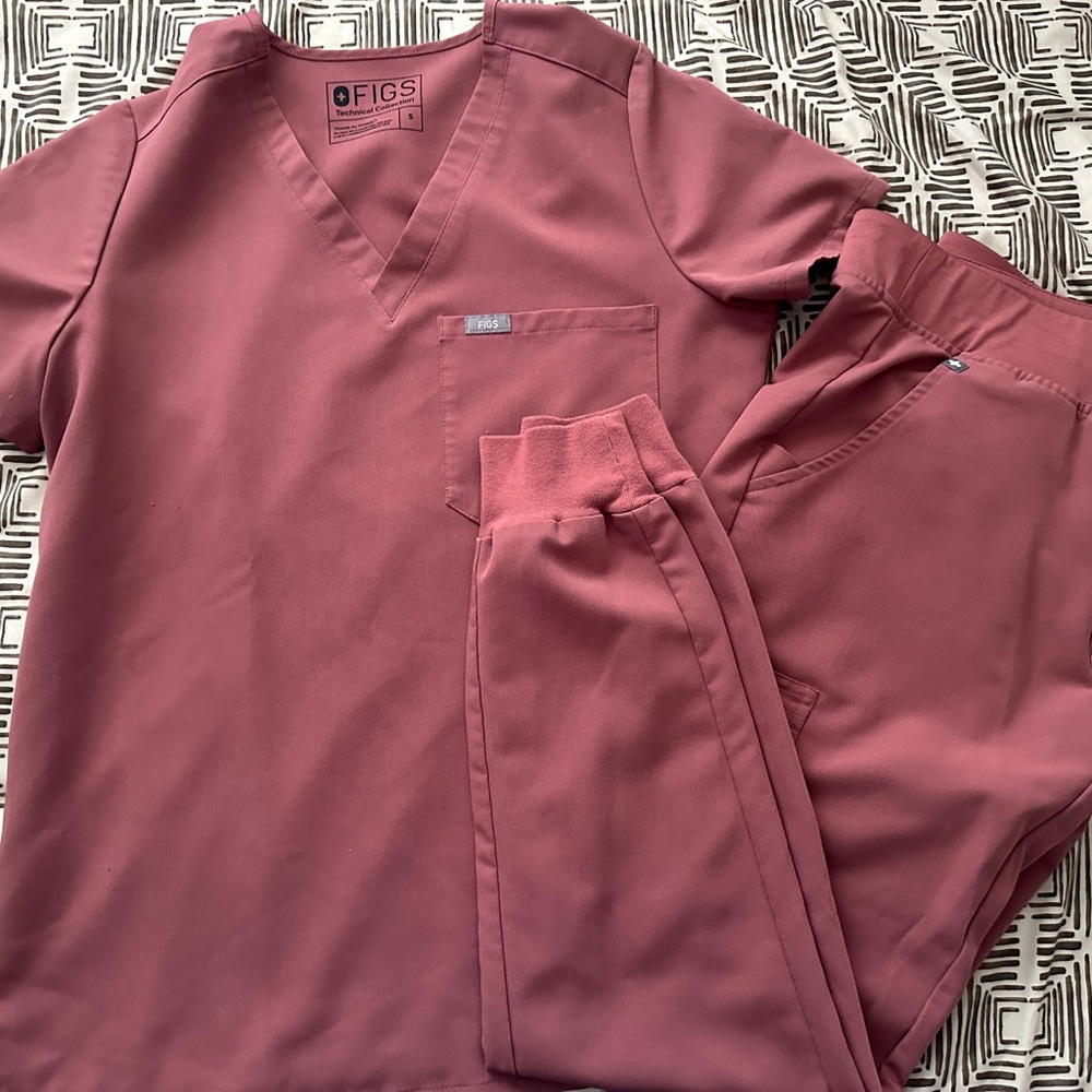 Figs Dusty Rose Scrub Ensemble